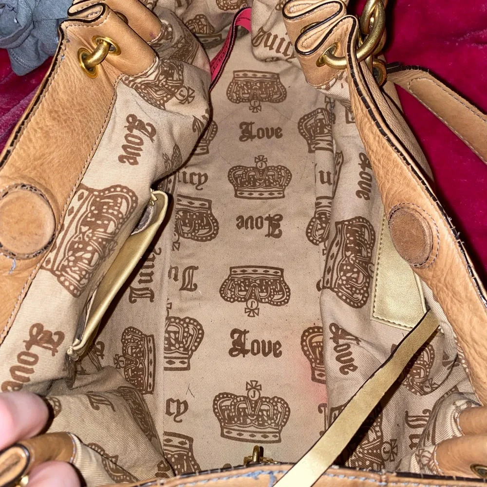 Juicy Couture Tan Leather Shoulder Bag with Gold-Tone Logo - Picture 13 of 13